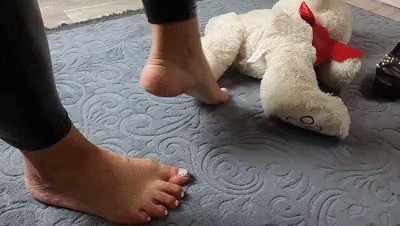 Teddy Trampling With Mega High-heeled slippers And Rivets