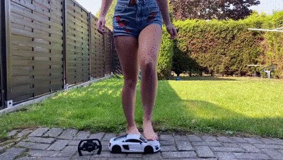 Sneakergirly Anika – Rc Car Crush